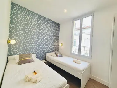 Un ou plusieurs lits dans un hébergement de l'établissement Luxury 3 bed 2 bath flat Cannes Croisette