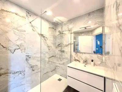Salle de bains dans l'établissement Luxury 3 bed 2 bath flat Cannes Croisette