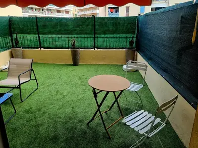 Balcon ou terrasse dans l'établissement Studio with a 20sqm terrace 10min from la Croisette