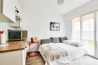 Télévision ou salle de divertissement dans l'établissement Studio with a 20sqm terrace 10min from la Croisette