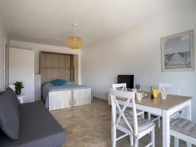 Coin salon dans l'établissement Apartment Cagnes Provencal by Interhome