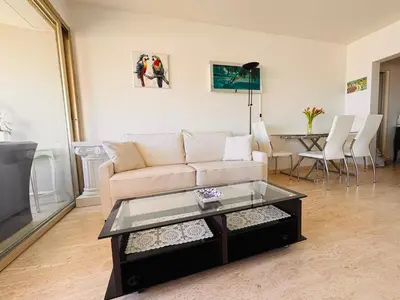 Télévision ou salle de divertissement dans l'établissement Marina Baie des Anges - Studio - Villeneuve-Loubet