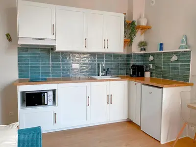 Cuisine ou kitchenette dans l'établissement Charmant 2P avec Balcon, Proche Centre