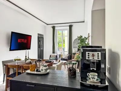 Plateau bouilloire dans l'établissement Grand appartement rénové - Jardin et Parking - CZ
