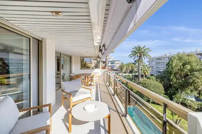 Balcon ou terrasse dans l'établissement REF 1980 - Cannes palm Beach sea view