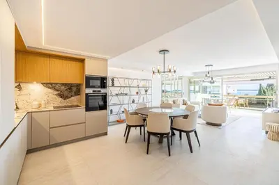 Cuisine ou kitchenette dans l'établissement REF 1980 - Cannes palm Beach sea view