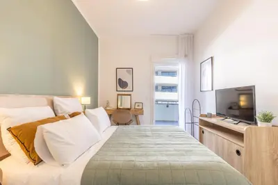 Télévision ou salle de divertissement dans l'établissement Zenao Appart'hôtels Villeneuve Loubet