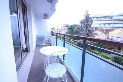 Balcon ou terrasse dans l'établissement MALTE-Entrée Cap d'Antibes, perle tout confort - Rare