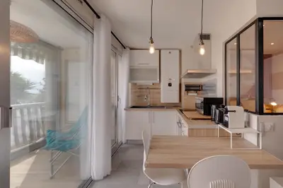 Cuisine ou kitchenette dans l'établissement Le soleil d'or , Piscine et Tennis
