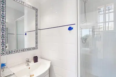 Salle de bains dans l'établissement Capleouna-Saint-Andrieu