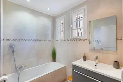 Salle de bains dans l'établissement Capleouna-Saint-Andrieu