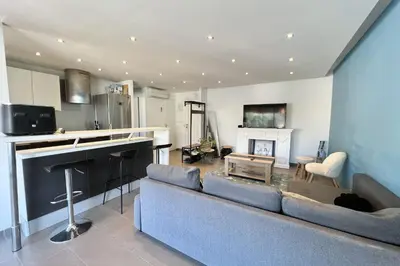 Cuisine ou kitchenette dans l'établissement T2 apartment with terrace in Cannes