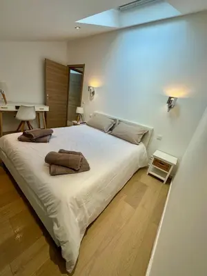 Un ou plusieurs lits dans un hébergement de l'établissement Gorgeous 2 bedrooms brand new sea view