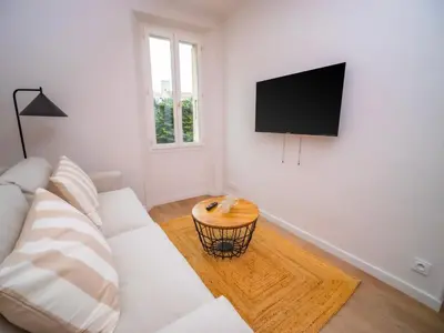 Télévision ou salle de divertissement dans l'établissement #302-Heart of Vieil Antibes - Place Nationale-High-End Newly Renovated & Furnished Appartment