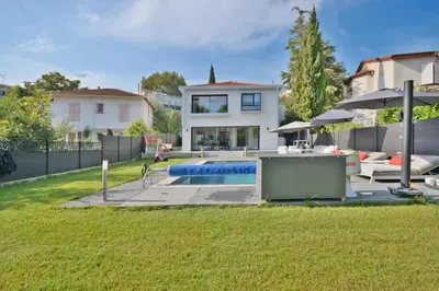 Piscine de l'établissement Villa Bella Vista # Piscine - Luxe et Sérénité au Cœur du Cannet ou située à proximité