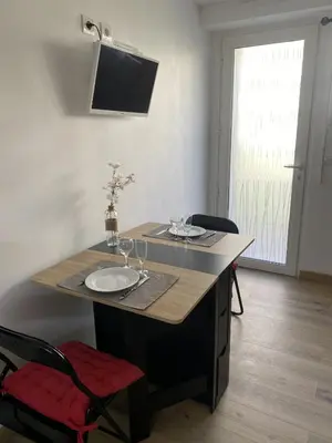 Télévision ou salle de divertissement dans l'établissement Studio cosy Cannes à 250 m de la plage, pointe Croisette