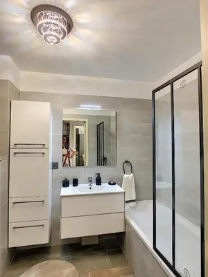 Salle de bains dans l'établissement Palm beach apartment with swimming pool in a residence