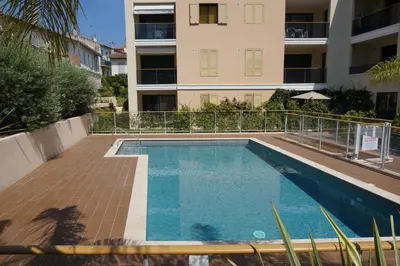 Piscine de l'établissement Palm beach apartment with swimming pool in a residence ou située à proximité