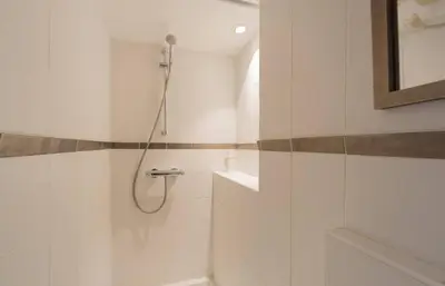 Salle de bains dans l'établissement Luxueux 3 Chambres Terrasse de 90m hypercentre - Wifi Clim - 6 pers