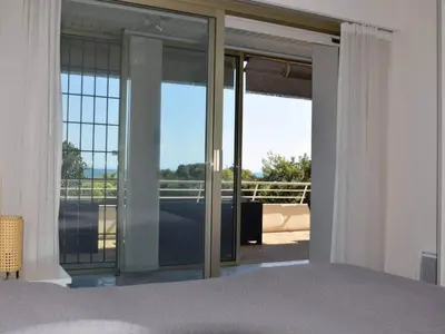 Balcon ou terrasse dans l'établissement Apartment in Golfe Juan with Sea View