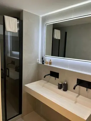 Salle de bains dans l'établissement Modern apartment -2BDR 6P - 300m from the BEACH