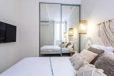 Un ou plusieurs lits dans un hébergement de l'établissement Modern apartment -1BDR 4P - 300m from the BEACH