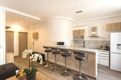 Cuisine ou kitchenette dans l'établissement Casa Blue Azur - Juan Les Pins
