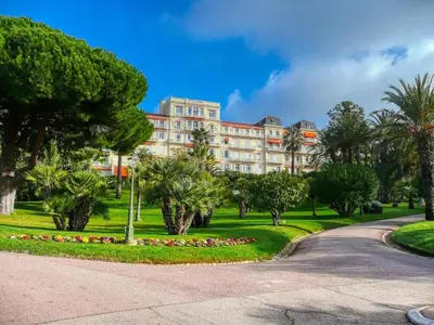 Jardin de l'établissement Appartement Spacieux dans une résidence Haut Standing