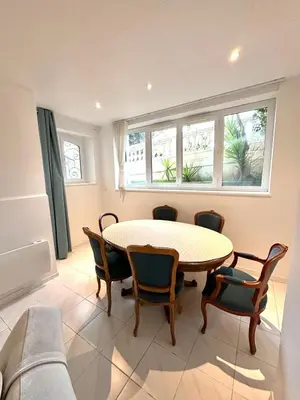 Coin salon dans l'établissement Appartement Spacieux dans une résidence Haut Standing
