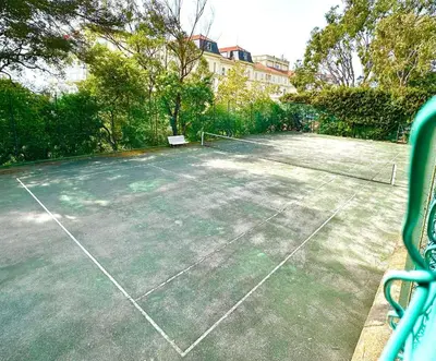 Tennis ou squash au sein de l'appartement ou à proximité