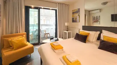 Un ou plusieurs lits dans un hébergement de l'établissement Studio Victoria 200 m Carlton Hotel & Croisette