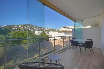 Balcon ou terrasse dans l'établissement Lumineux studio LOGGIA, Alexandre III- proche CROISETTE A0B203