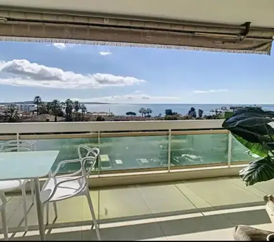 Balcon ou terrasse dans l'établissement Appartement Vue mer