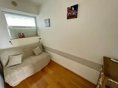 Coin salon dans l'établissement Bel appartement Vue sur la Marina Classé 3 étoiles