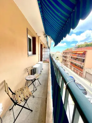 Balcon ou terrasse dans l'établissement Le Coeur de Golfe Juan - aircon - 9 min to sea