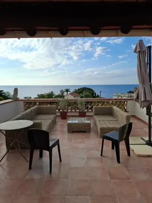 Vue générale sur la mer ou vue sur la mer prise depuis la villa