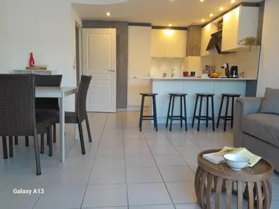 Cuisine ou kitchenette dans l'établissement Cannes Centre-Ville, Clim, WiFi 2-4P