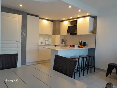 Cuisine ou kitchenette dans l'établissement Cannes Centre-Ville, Clim, WiFi 2-4P