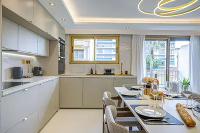 Cuisine ou kitchenette dans l'établissement Luxe Azure Escape I Collection