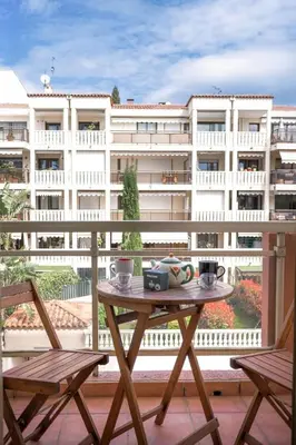 Balcon ou terrasse dans l'établissement Cannes 77 - Terrasse, spacieux, clim, paisible