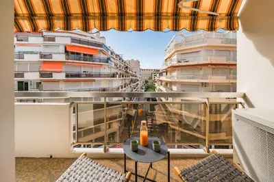 Balcon ou terrasse dans l'établissement Cannes centre derrière le Martinez