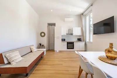 Cuisine ou kitchenette dans l'établissement LE COSY un havre de paix près de la Croisette