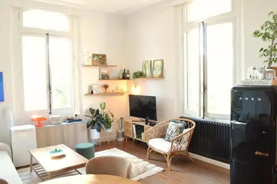 Coin salon dans l'établissement Charming Apartment Cannes City Center and Beaches