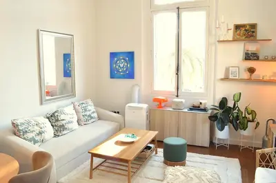 Coin salon dans l'établissement Charming Apartment Cannes City Center and Beaches