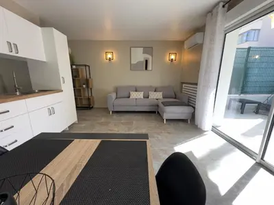 Coin salon dans l'établissement COSY CASTILLE - Proche de la CROISETTE