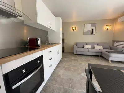 Cuisine ou kitchenette dans l'établissement COSY CASTILLE - Proche de la CROISETTE