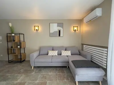 Coin salon dans l'établissement COSY CASTILLE - Proche de la CROISETTE