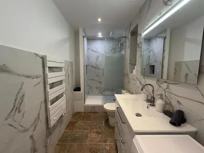 Salle de bains dans l'établissement COSY CASTILLE - Proche de la CROISETTE