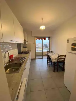 Cuisine ou kitchenette dans l'établissement T2 Proche plage - Centre cagnes sur mer