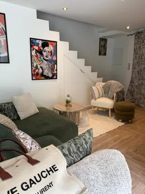 Coin salon dans l'établissement CANNES Maison Design 